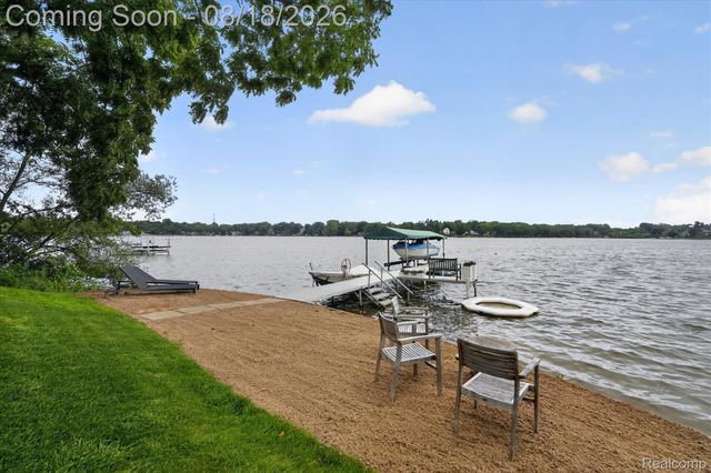 3344 Rush Lake Road, Hamburg Township, MI 48169
