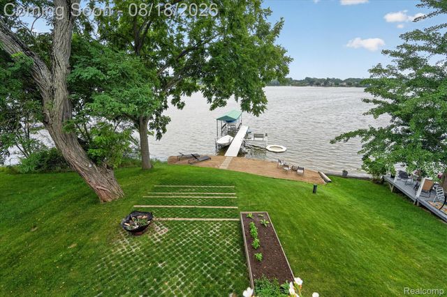 3344 Rush Lake Road, Hamburg Township, MI 48169
