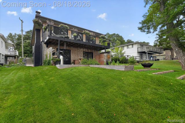 3344 Rush Lake Road, Hamburg Township, MI 48169