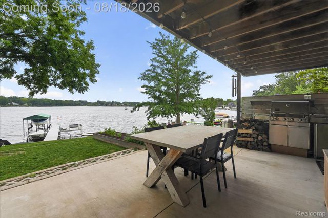 3344 Rush Lake Road, Hamburg Township, MI 48169