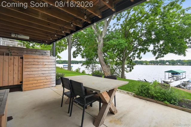 3344 Rush Lake Road, Hamburg Township, MI 48169