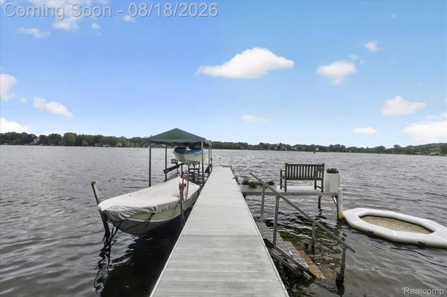 3344 Rush Lake Road, Hamburg Township, MI 48169
