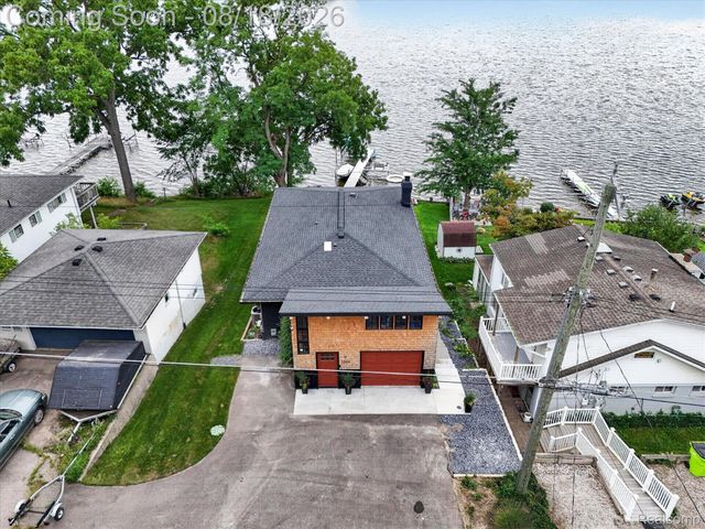 3344 Rush Lake Road, Hamburg Township, MI 48169