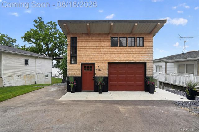 3344 Rush Lake Road, Hamburg Township, MI 48169