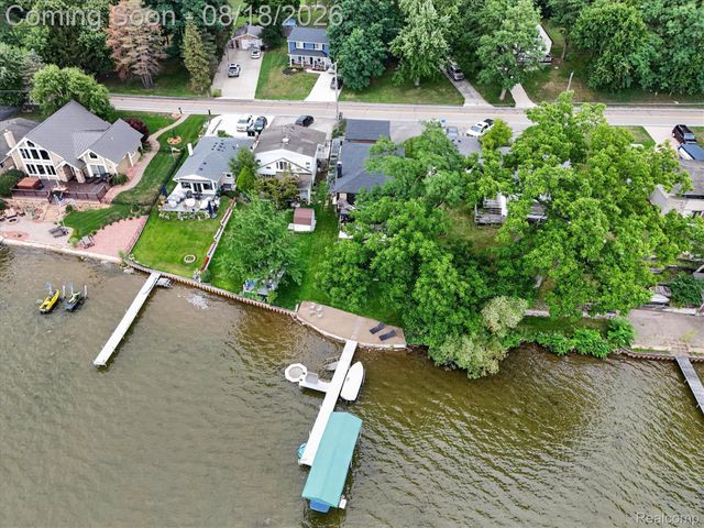3344 Rush Lake Road, Hamburg Township, MI 48169