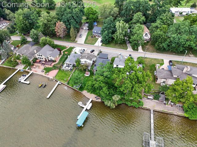3344 Rush Lake Road, Hamburg Township, MI 48169