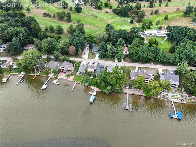 3344 Rush Lake Road, Hamburg Township, MI 48169