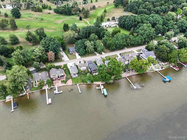 3344 Rush Lake Road, Hamburg Township, MI 48169