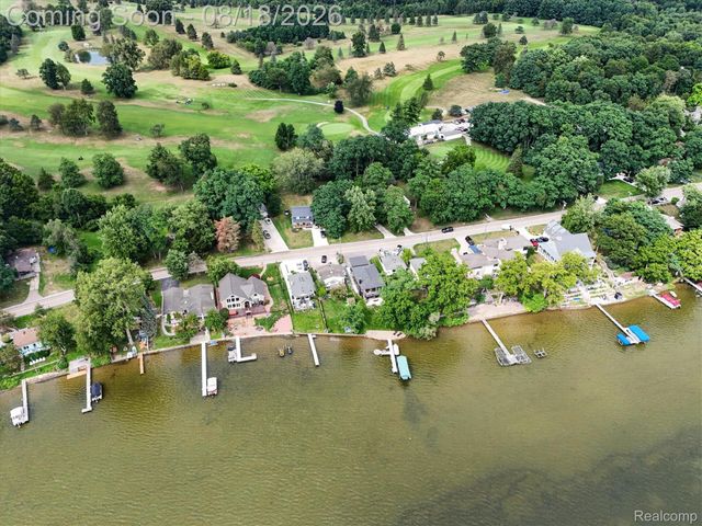 3344 Rush Lake Road, Hamburg Township, MI 48169