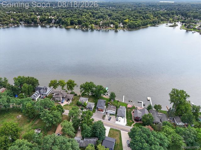 3344 Rush Lake Road, Hamburg Township, MI 48169