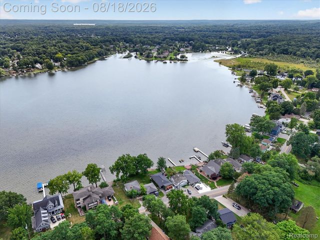 3344 Rush Lake Road, Hamburg Township, MI 48169
