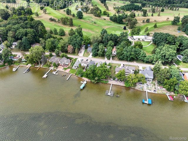 3344 Rush Lake Road, Hamburg Township, MI 48169