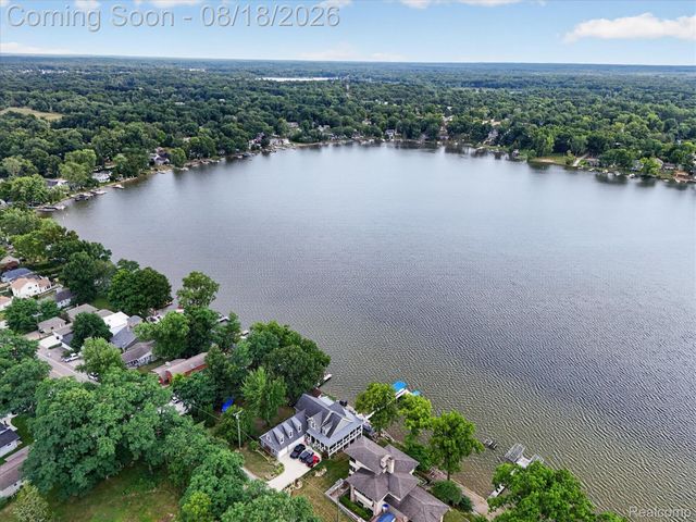3344 Rush Lake Road, Hamburg Township, MI 48169