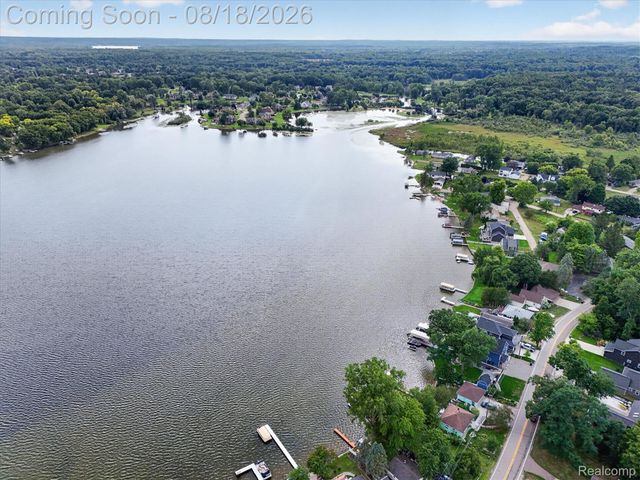 3344 Rush Lake Road, Hamburg Township, MI 48169