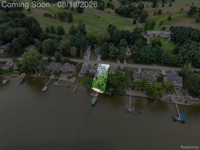 3344 Rush Lake Road, Hamburg Township, MI 48169