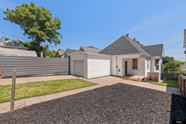 3814 S 23rd Street, Omaha, NE 68107