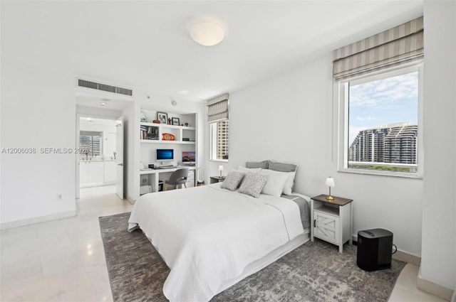 901 Brickell Key Blvd 1009, Miami, FL 33131