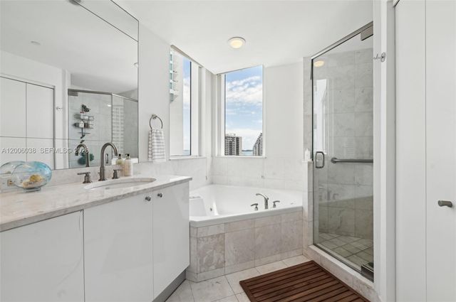 901 Brickell Key Blvd 1009, Miami, FL 33131