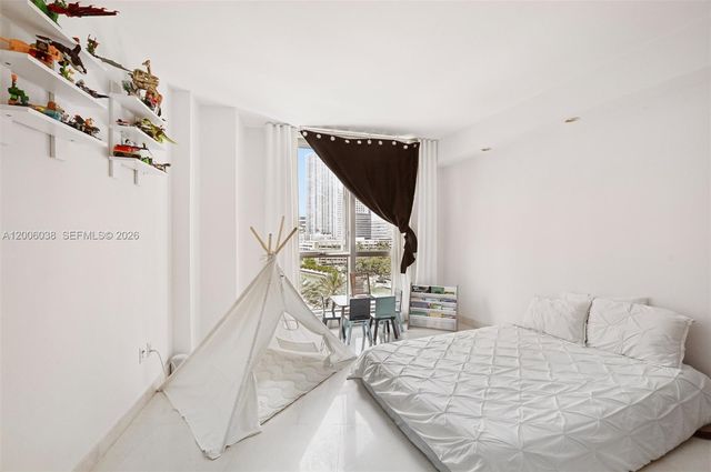 901 Brickell Key Blvd 1009, Miami, FL 33131