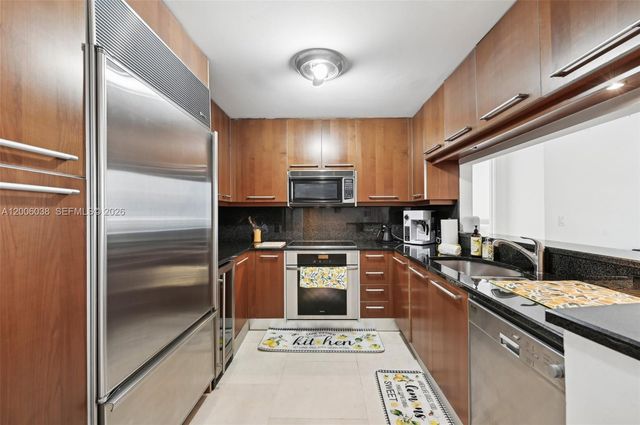 901 Brickell Key Blvd 1009, Miami, FL 33131