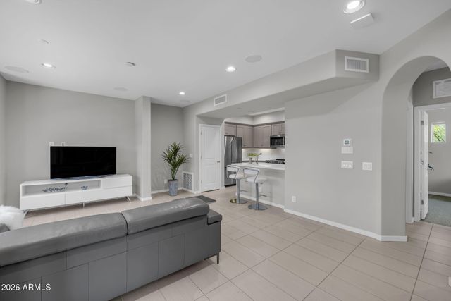 3935 E ROUGH RIDER Road 1365, Phoenix, AZ 85050