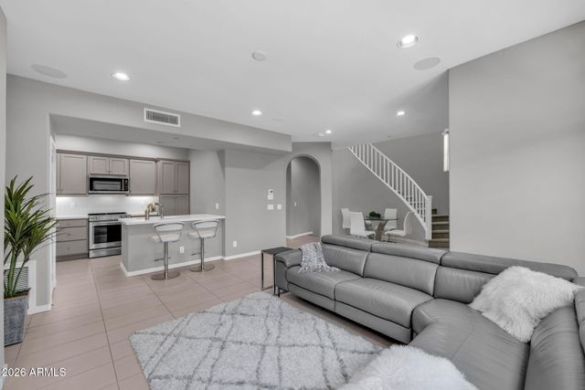 3935 E ROUGH RIDER Road 1365, Phoenix, AZ 85050