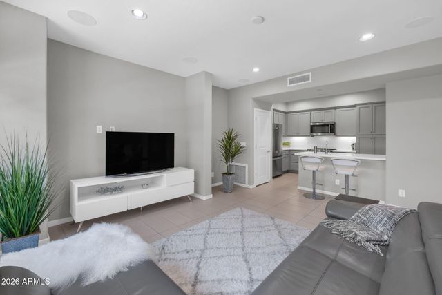 3935 E ROUGH RIDER Road 1365, Phoenix, AZ 85050