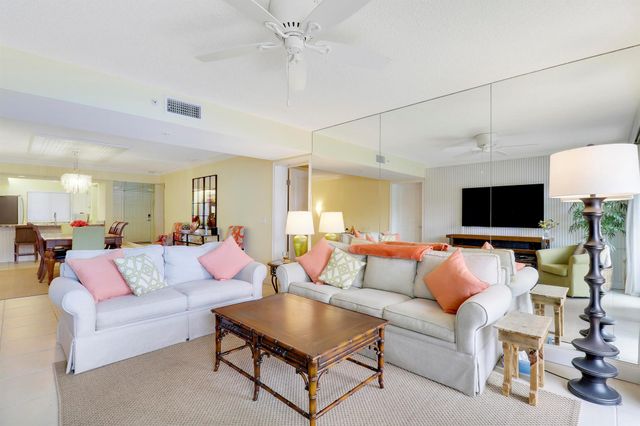 1301 Seafarer Circle 105, Jupiter, FL 33477