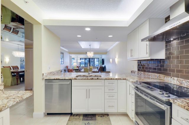 1301 Seafarer Circle 105, Jupiter, FL 33477