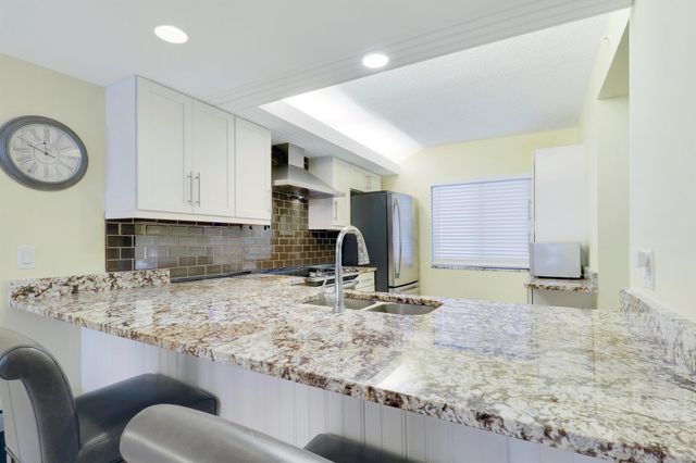 1301 Seafarer Circle 105, Jupiter, FL 33477