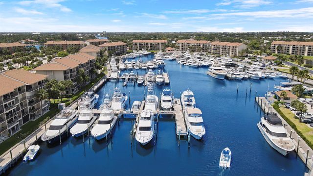 1301 Seafarer Circle 105, Jupiter, FL 33477