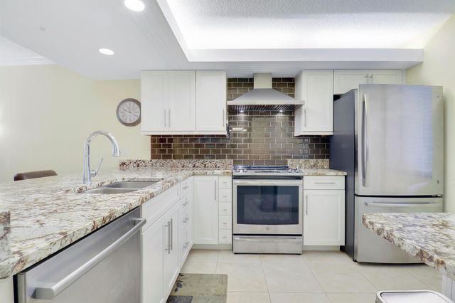 1301 Seafarer Circle 105, Jupiter, FL 33477