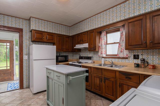 215 Columbian Avenue, Rutland City, VT 05701