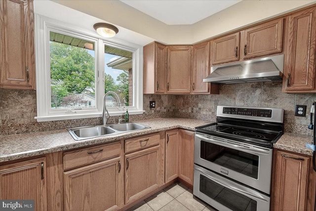 9 W OBRECHT RD, Sykesville, MD 21784