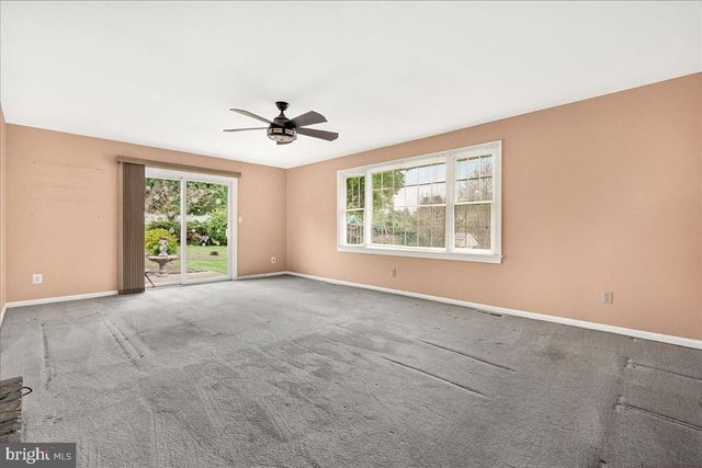 9 W OBRECHT RD, Sykesville, MD 21784