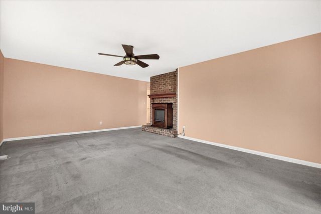9 W OBRECHT RD, Sykesville, MD 21784