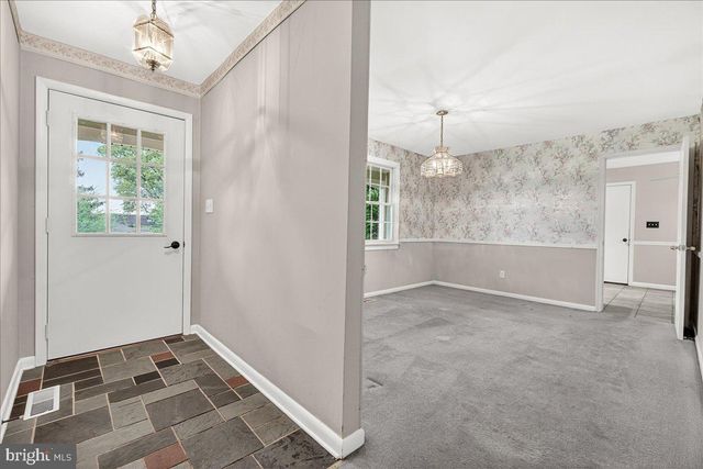 9 W OBRECHT RD, Sykesville, MD 21784