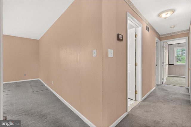 9 W OBRECHT RD, Sykesville, MD 21784