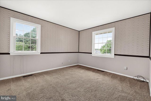 9 W OBRECHT RD, Sykesville, MD 21784