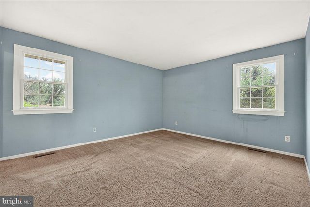9 W OBRECHT RD, Sykesville, MD 21784