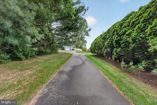 9 W OBRECHT RD, Sykesville, MD 21784