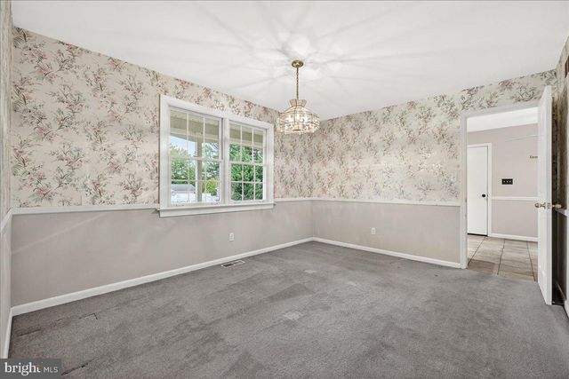 9 W OBRECHT RD, Sykesville, MD 21784