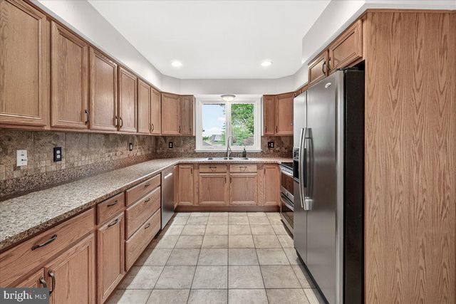 9 W OBRECHT RD, Sykesville, MD 21784