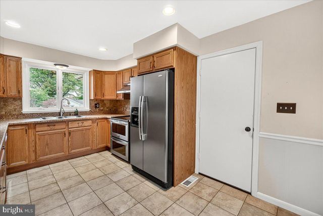 9 W OBRECHT RD, Sykesville, MD 21784