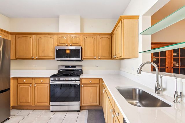 163 Lucerne Court, Wheeling, IL 60090