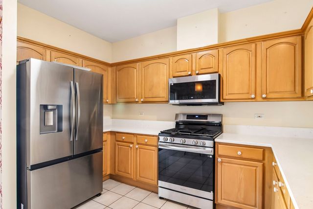 163 Lucerne Court, Wheeling, IL 60090
