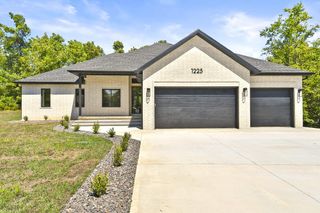 1225 West Rainey Street, Ozark, MO 65721