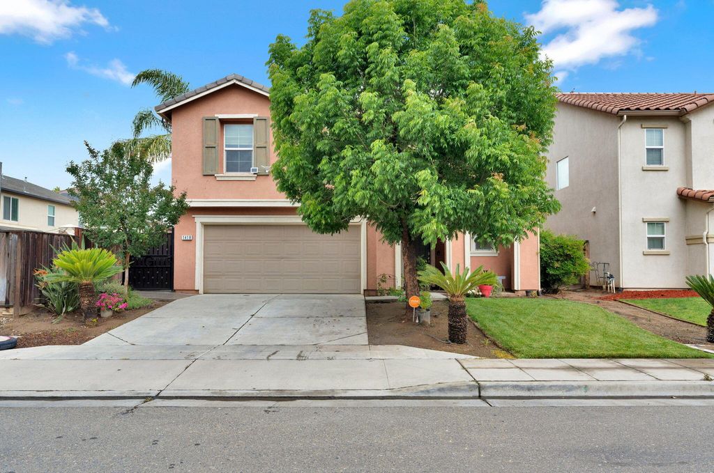 1418 Mandarin Street, Madera, CA 93638