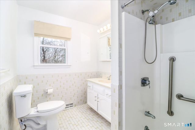 135 Parsonage Hill Road, North Branford, CT 06472