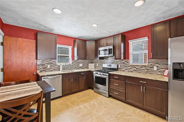 2336 Esther Avenue, St Louis, MO 63139